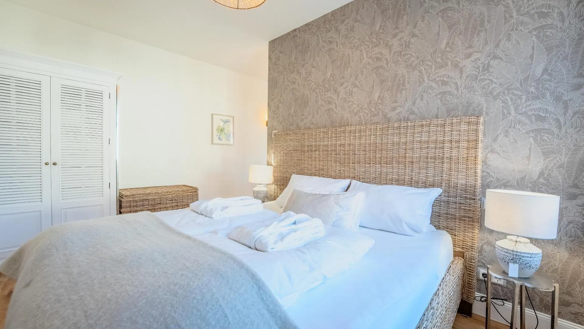 Schlossberg Residences - Das Betthupferl Design-Apartments Goldbach  Germany