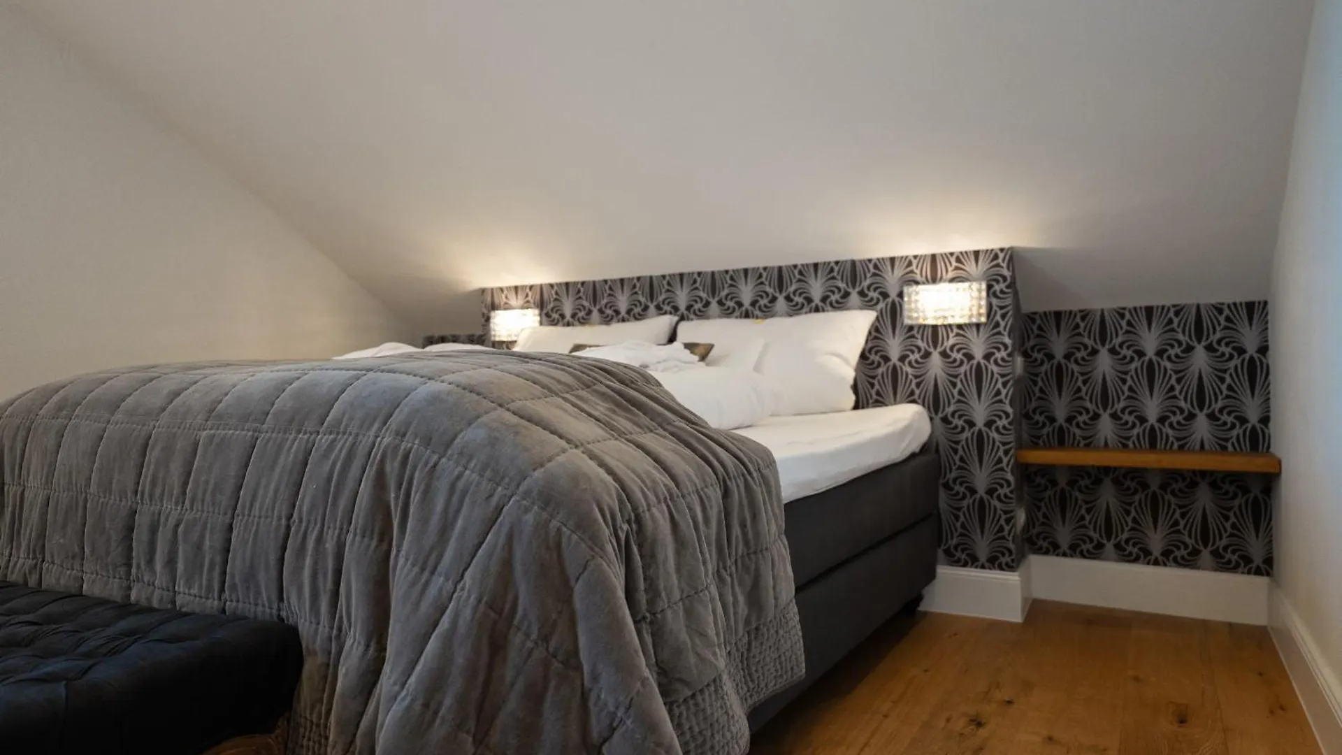 Schlossberg Residences - Das Betthupferl Design-Apartments Goldbach  0*, Goldbach (Bavaria)