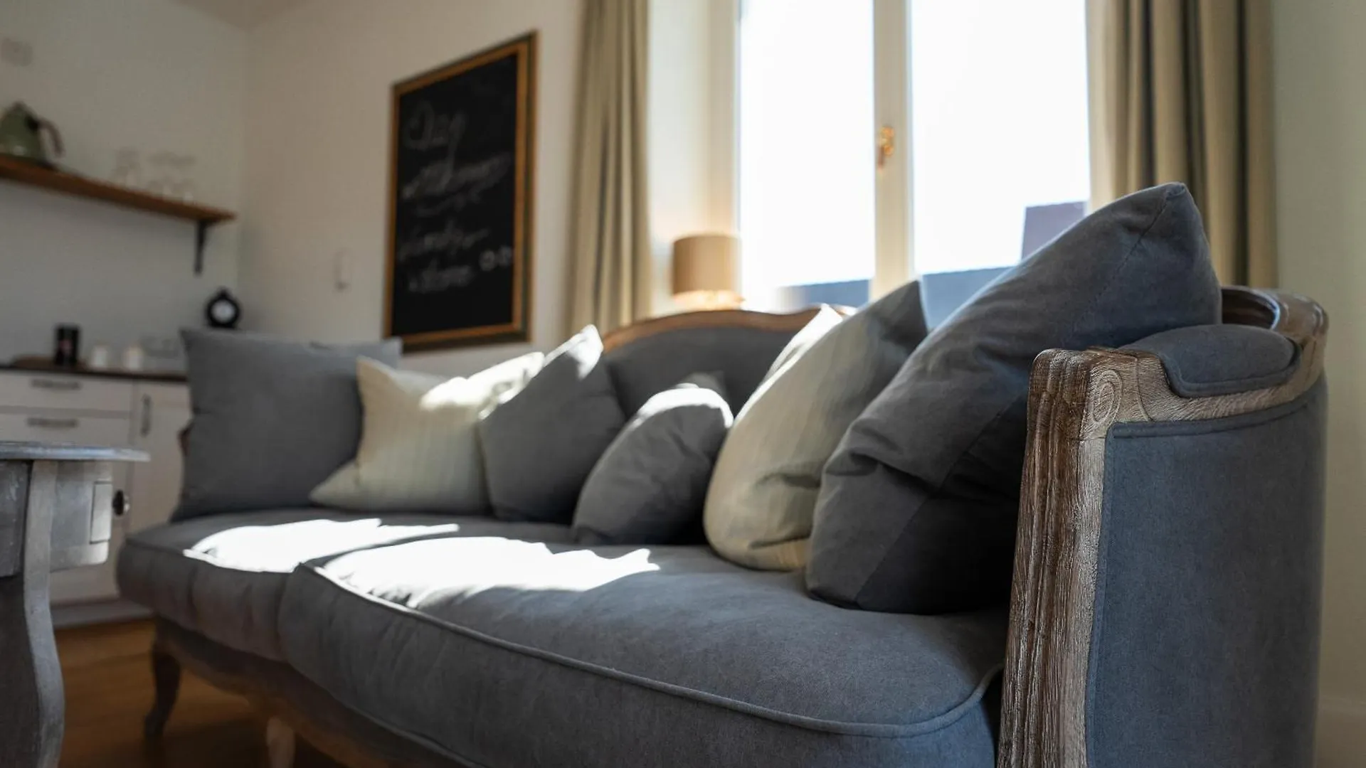 Schlossberg Residences - Das Betthupferl Design-Apartments Goldbach  0*, Goldbach (Bavaria)