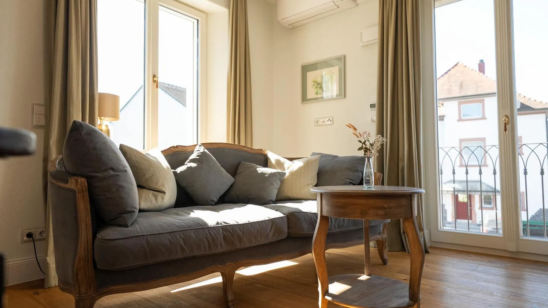 Schlossberg Residences - Das Betthupferl Design-Apartments Goldbach  Germany