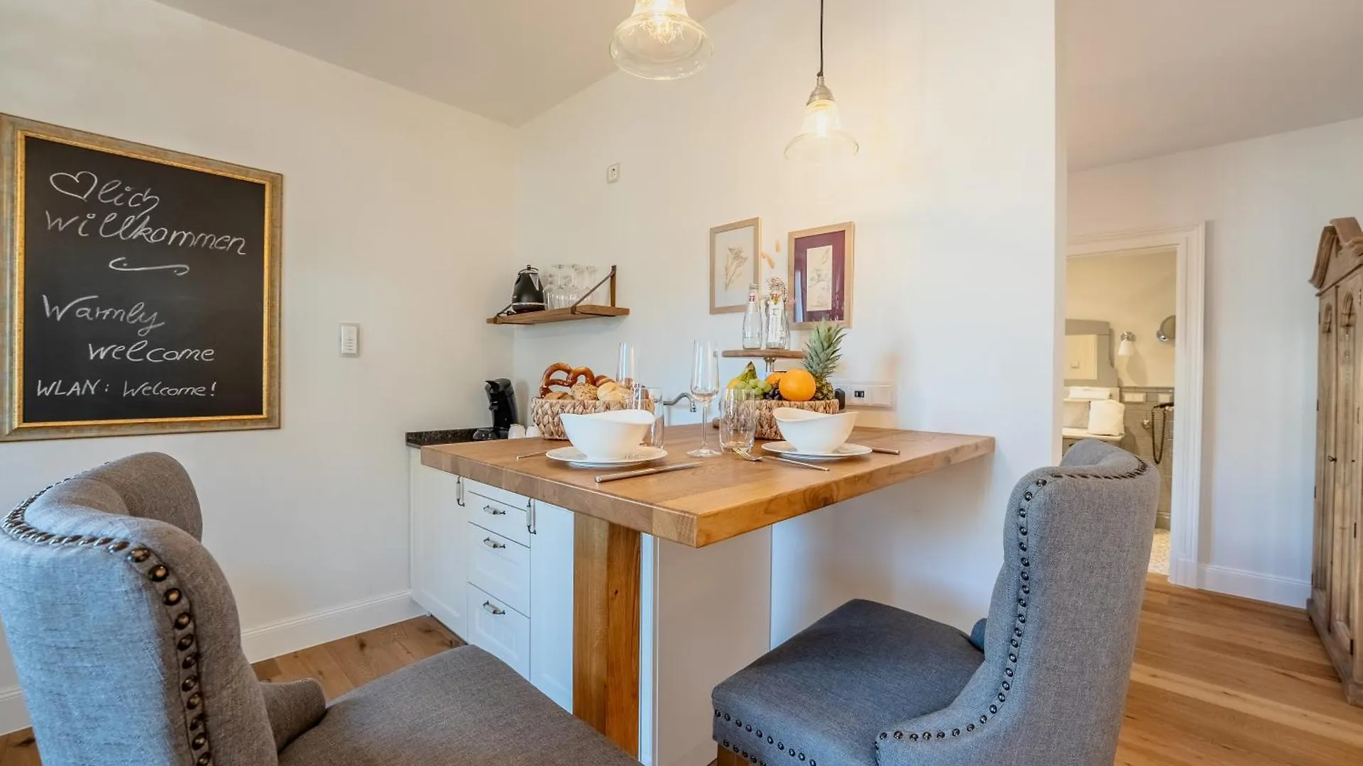 Apartment Schlossberg Residences - Das Betthupferl Design-Apartments Goldbach  Germany