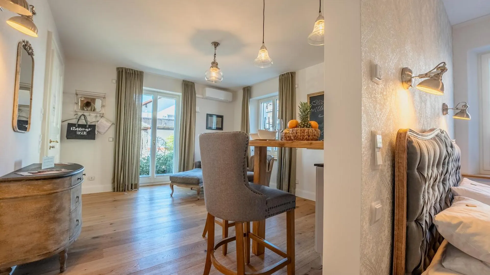 Schlossberg Residences - Das Betthupferl Design-Apartments Goldbach  Goldbach (Bavaria)